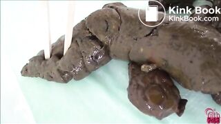Perfect poop from cute Asian girl