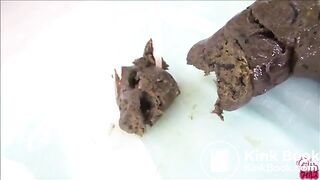 Perfect poop from cute Asian girl