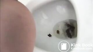 Latina Pooping