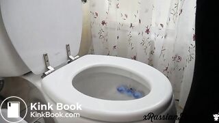 Russian Beauty Pooping