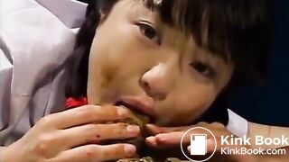 FALD5dah-Insano SUJO SCAT ELA cagando SOZINHA e COMENDO