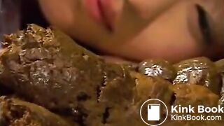 FALD5dah-Insano SUJO SCAT ELA cagando SOZINHA e COMENDO