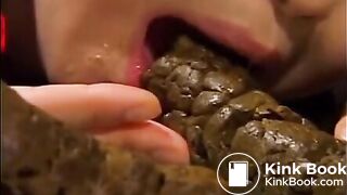 FALD5dah-Insano SUJO SCAT ELA cagando SOZINHA e COMENDO