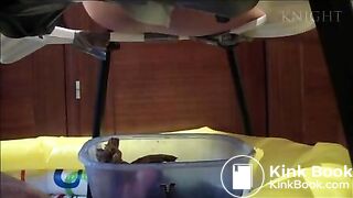 Spanish girls pooping on slave (1)