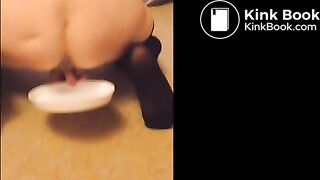 A Sweetie working in a flowershop, kinky showing her turds