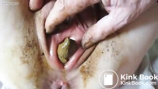Shitting Vagina