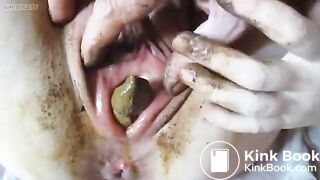 Shitting Vagina