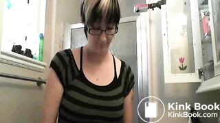 Porcelain Lilith Farting and Pooping (5)