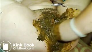 DIGGIN IN BARBRA'S ASS