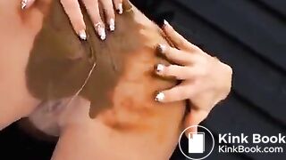 Beautiful girl shitting in brown pantyhose - Dirtyshack Free