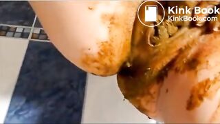 Dirty Barbara Loves Shit - COM