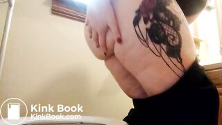 Amazing BBW Spreads wide and poops