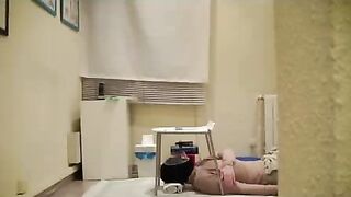 Spanish girls pooping on slave (3)