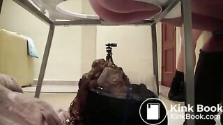 Spanish girls pooping on slave (3)