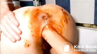 shit sisters in the bath