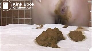 Cutie 20+ shits a creamy one