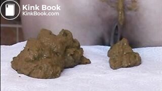 Cutie 20+ shits a creamy one