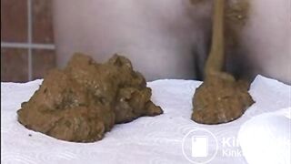 Cutie 20+ shits a creamy one