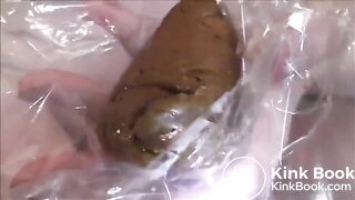 Girl shitting a huge Turd