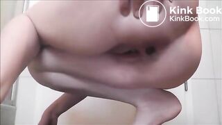 Girl shitting a huge Turd