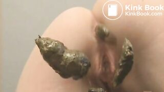 MIstressT and Delilah - Under glass