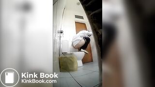 woman has diarrhea in public toilet!