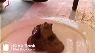 Hot girl pooping