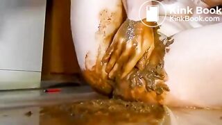 Scatgirl playing with veggie and fisting her pussy