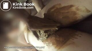 Black leggings and smearing on pussy