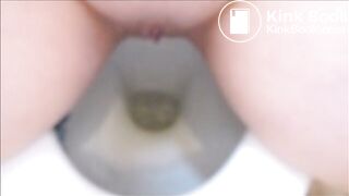 My gf shitting in the toilet