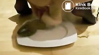 Teen takes dildo in Asshole and eats her scat