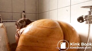 I have a relaxing bath!  LucyScat