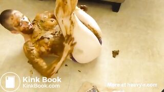 Heisse Sau sammelt Scheisse in Tüten - COM