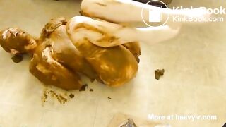 Heisse Sau sammelt Scheisse in Tüten - COM