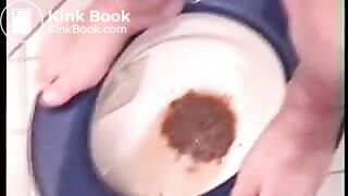 Pregnant german hauswife shitting in toilet