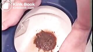 Pregnant german hauswife shitting in toilet