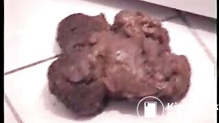 Pregnant german hauswife shitting in toilet