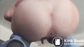 pretty blonde in tight jeans poos