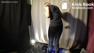 Man eats woman`s shitting