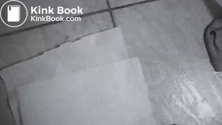 Hot_blonde_shits_in_bath