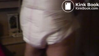 Scat-perverse Ehesau scheisst in die Windel