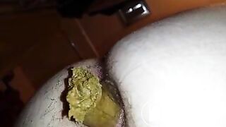 Michelle close up turds