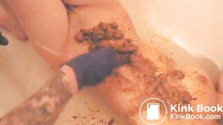 Hot girl's first scat bath and eating
