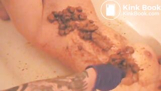 Hot girl's first scat bath and eating