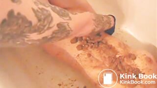 Hot girl's first scat bath and eating