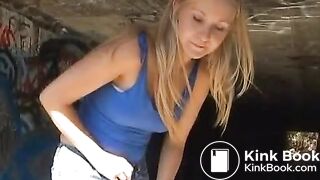 pretty blonde in tight jeans pooing