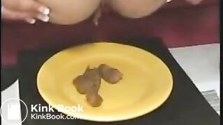 Kayla Pooping And Smearing Shit