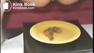 Kayla Pooping And Smearing Shit