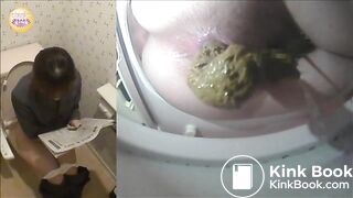 Women Pooping - Double View
