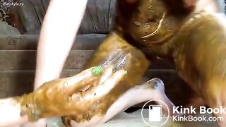 Young-Amateur-Couple-Enjoy-Pissing-and-Shitting